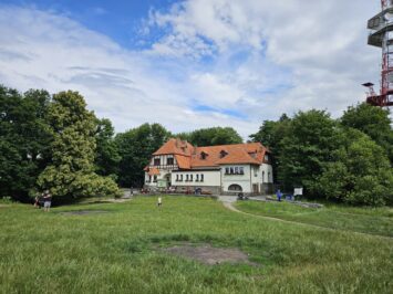 Ślęża bez ognia i dymu. RDOŚ przywraca zakaz palenia i rozpalania ognisk