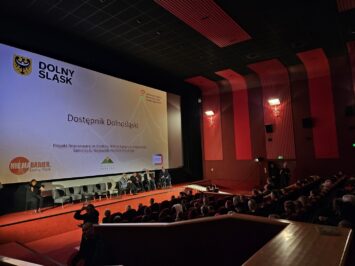„Dostępnik Dolnośląski” – premiera w DCF z okazji Międzynarodowego Dnia Osób z Niepełnosprawnościami