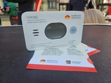 Wrocław rozdaje czujki czadu. 700 urządzeń dla mieszkańców w ramach programu „Bezpieczny Wrocław”