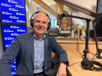 Otolaryngolog, prof. Tomasz Zatoński: Profilaktyka słuchu to inwestycja w jakość życia