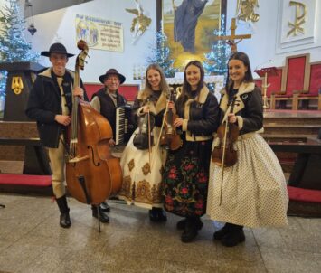 Kolędowanie z Kapelą na Obyrtkę