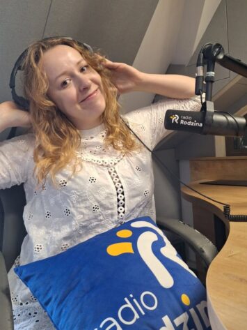 Mamy małych dzieci potrzebują wyjść z domu, spotkać się z drugim dorosłym i działać twórczo. Zapraszamy na zajęcia Chóru Mam.