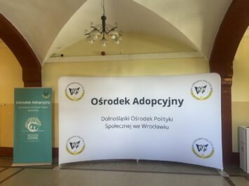 Pomagają rodzinom adopcyjnym i zastępczym poszerzyć kompetencje