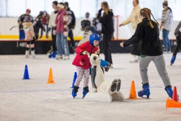 Ferie na lodowiskach Spartana na gorąco! Darmowa „herbatka Spartana” wita łyżwiarzy