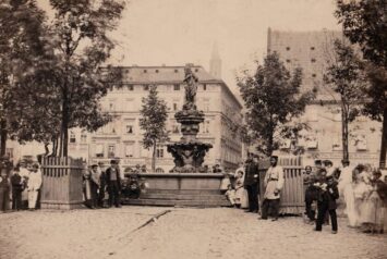 Neptun wróci na Nowy Targ w 2027 r. Miasto szuka zaginionych fragmentów rzeźby