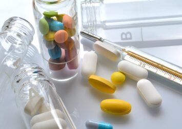 Rodzinna apteczka z głową – jak wybierać leki i suplementy, żeby nie gromadzić zapasów i nie marnować pieniędzy?