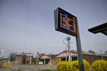 MPK Wrocław testuje nową tablicę na przystanku KWISKA