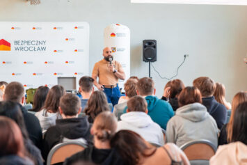 1200 uczniów i nauczycieli przeszkolonych w pilotażu programu „Bezpieczny Wrocław”
