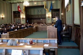 Wrocław uhonorował Hannę Suchocką. Decyzję podjęła Rada Miejska