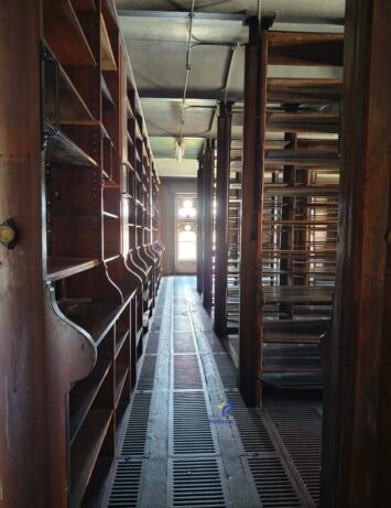 Wrocławski Hogwart przy Szajnochy. Poznaj historię ukrytą wśród regałów