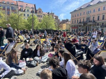 Wrocław bije rekord. 796 osób wspólnie czytało książki