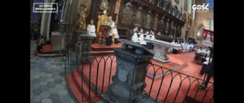 Podczas liturgii  Wielkiego Piątku Męki Pańskiej z ust abp Józefa Kupnego padły słowa ” Krzyż nie usuwa bólu z ludzkiego życia, nadaje mu sens „