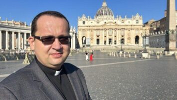 Watykan gotowy na Triduum Paschalne. Tysiące wiernych i powrót do tradycji