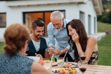 Majówka bez stresu: proste nawyki, które chronią w sieci