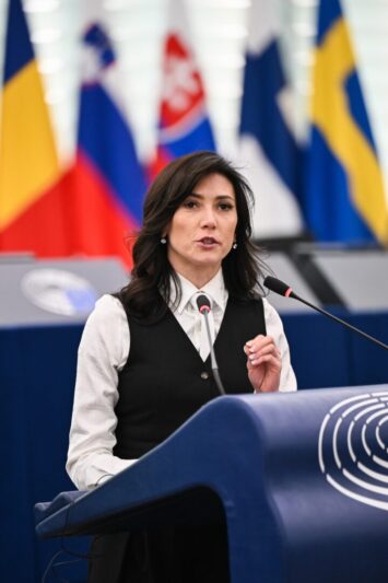 E. Zajączkowska-Hernik: za umowę SAFE powinien być kryminał. Posłanka zapowiada powrót do Sejmu