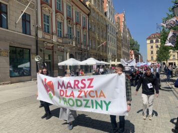 Centrum Życia i Rodziny: Działamy w obronie życia, rodziny, małżeństw