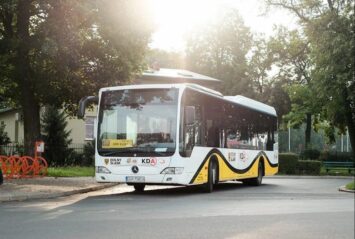 Autobusy kolejowe coraz popularniejsze. Koleje Dolnośląskie notują ogromny wzrost podróżnych