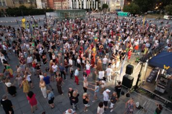 Rockandrollowa potańcówka na placu Wolności