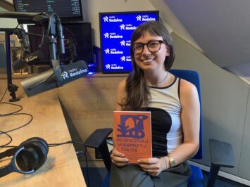 Jak reagować na przemoc motywowaną uprzedzeniami? Rozmawiamy o „Narzędziowniku”