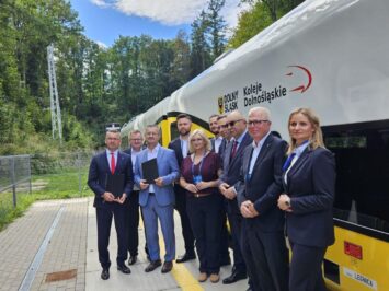 Pierwszy EcoDiesel wjechał do Karpacza. Koleje Dolnośląskie zamawiają 10 kolejnych pociągów