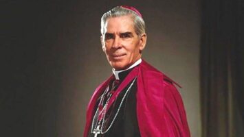 Abp Fulton J. Sheen błogosławionym. Gliniane naczynie czerpiące moc od Chrystusa