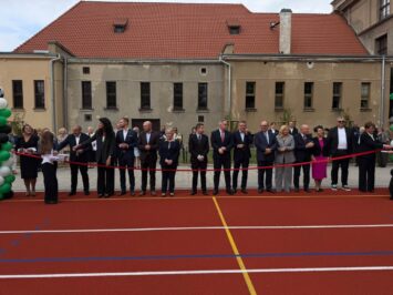 Nowy kompleks boisk przy SP7 i I LO w Oleśnicy oficjalnie otwarty