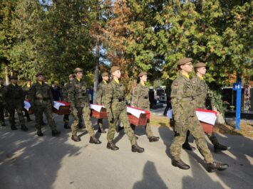 We Wrocławiu pochowano 49 żołnierzy podziemia niepodległościowego. Prezydent RP: „Nie możemy zapomnieć”