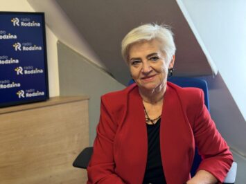 Rachunki, szydełko i kapelusz z rafii. Teresa Kotwicka o pasjach, które dodają życiu koloru.